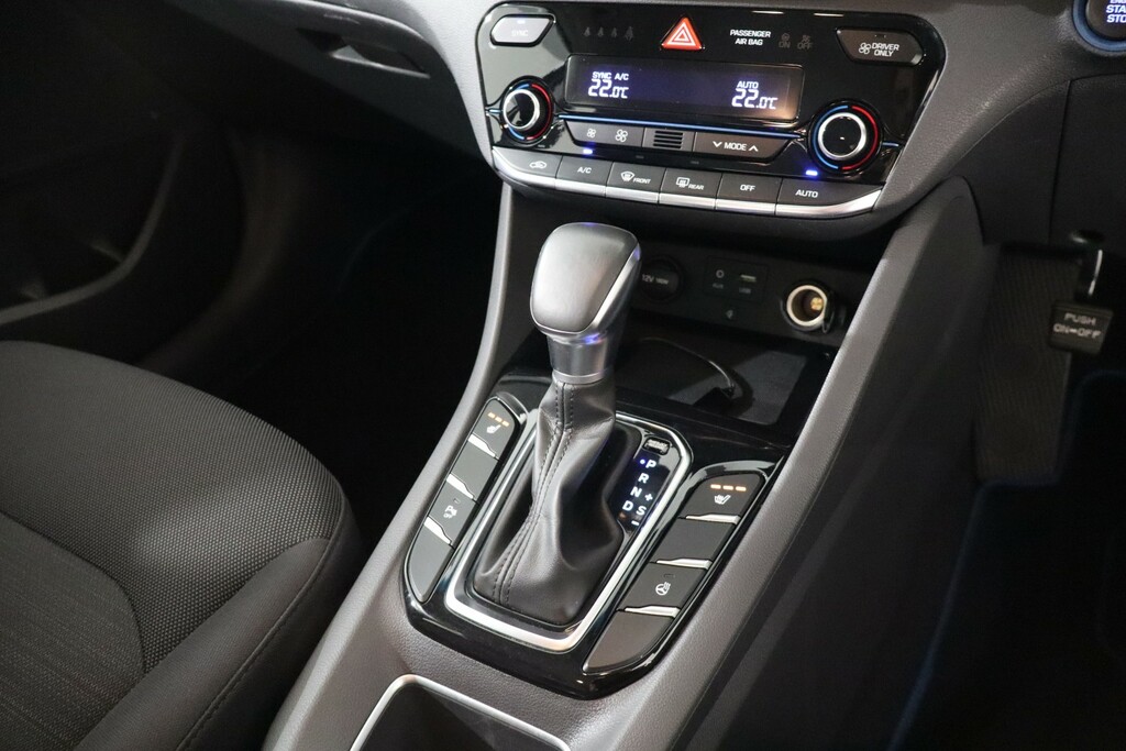 Hyundai Ioniq H-gdi Premium White #20