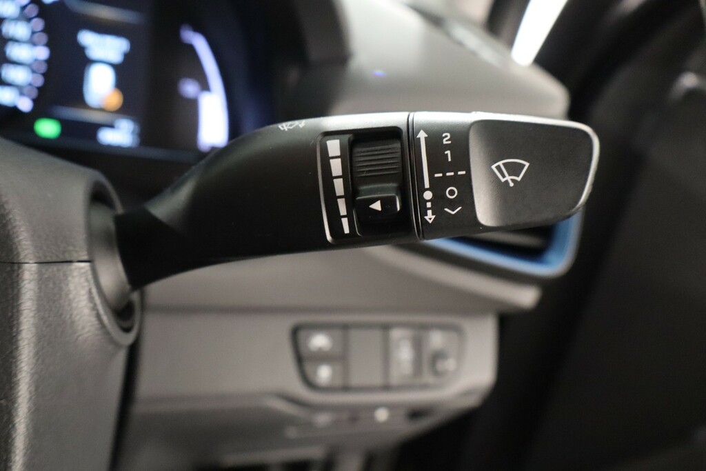Hyundai Ioniq H-gdi Premium White #18
