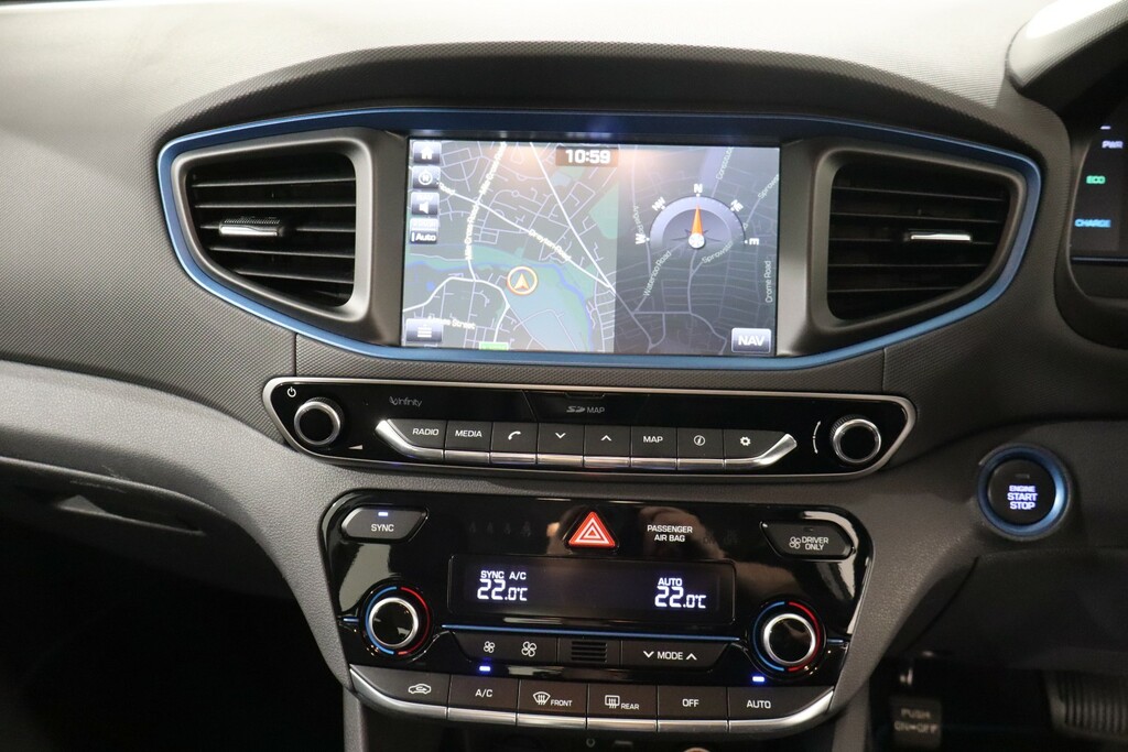 Hyundai Ioniq H-gdi Premium White #21