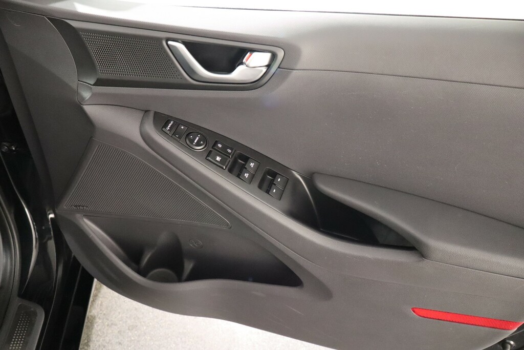 Hyundai Ioniq H-gdi Premium White #24