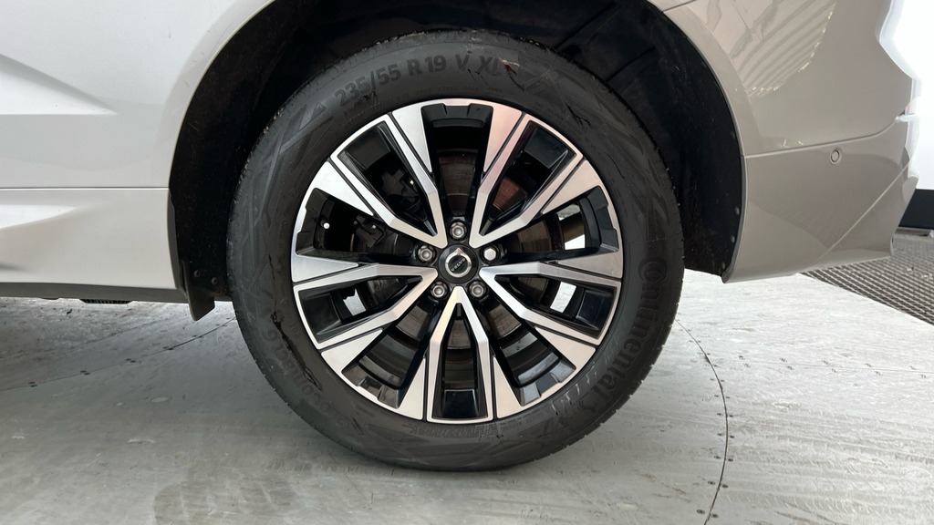 Volvo XC60 Plus Silver #4