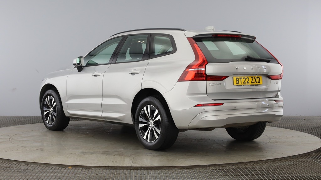 Volvo XC60 Momentum Silver #3