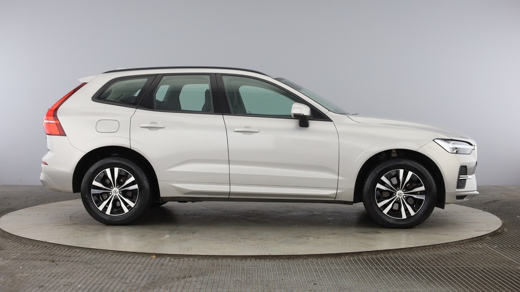 Volvo XC60 Momentum Silver #2