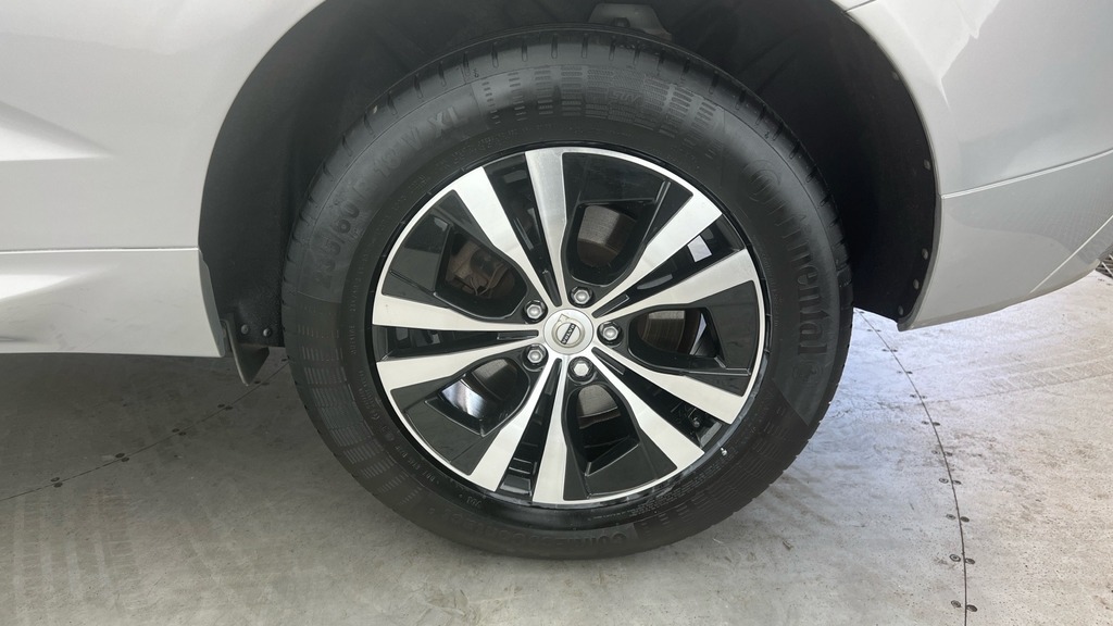 Volvo XC60 Momentum Silver #4
