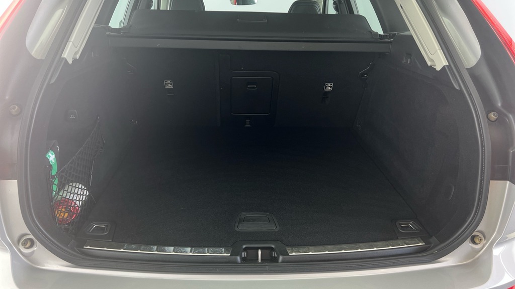 Volvo XC60 Momentum Silver #5