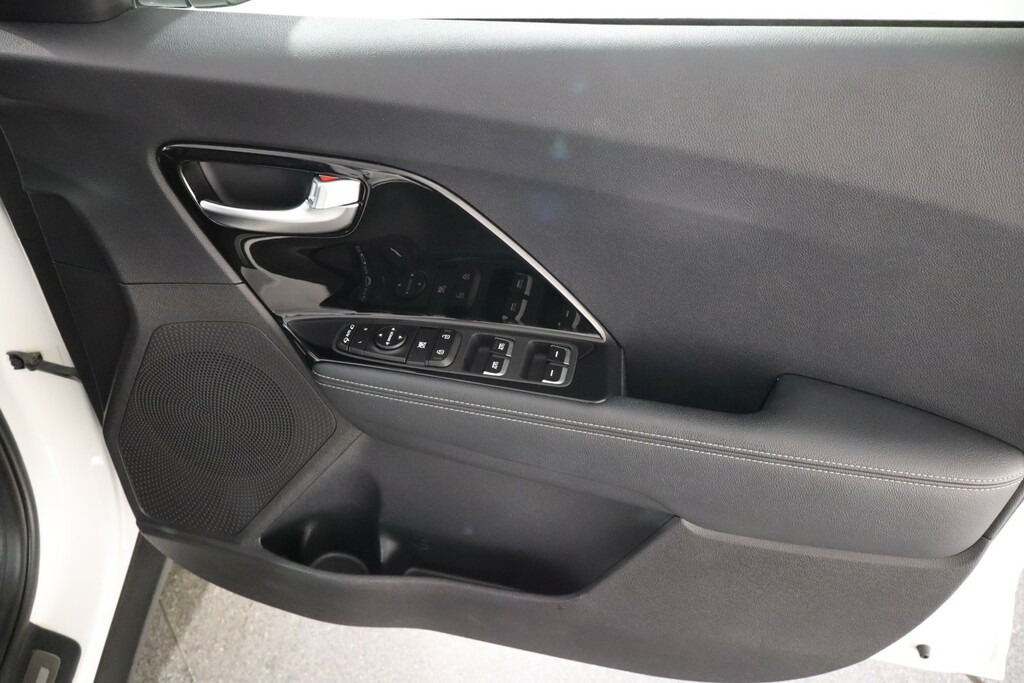 Kia Niro Niro 1.6 Gdi Hybrid 2 Dct Estate Red #25