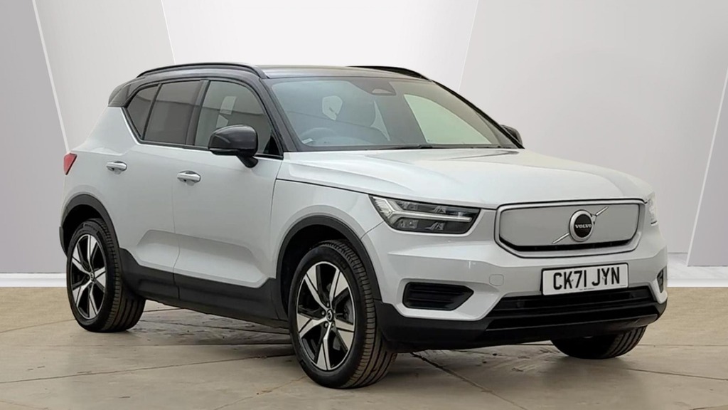 Volvo XC40 Momentum Core Silver