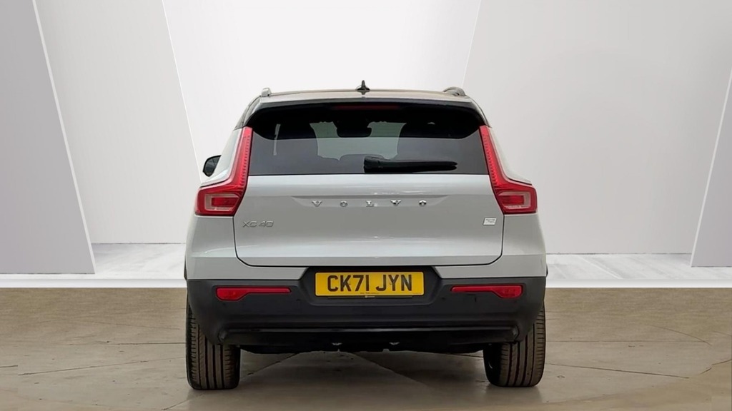 Volvo XC40 Momentum Core Silver #4
