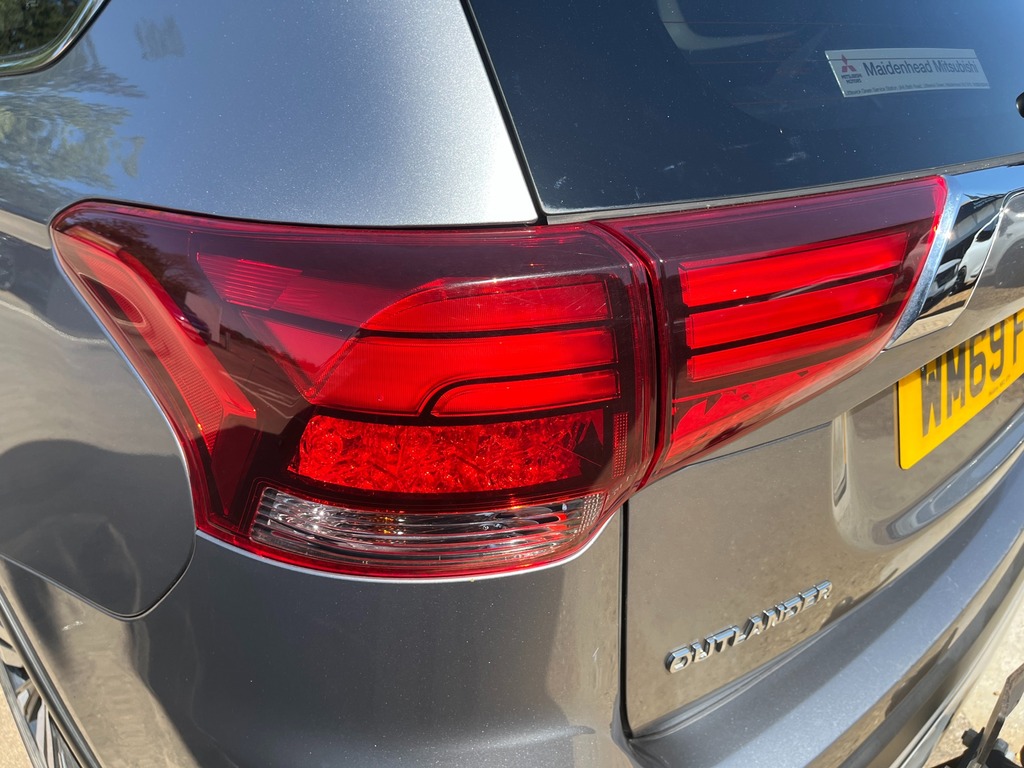 Mitsubishi Outlander Suv 2.4H Twinmotor 13.8Kwh Design Cvt 4Wd Euro 6 White #10
