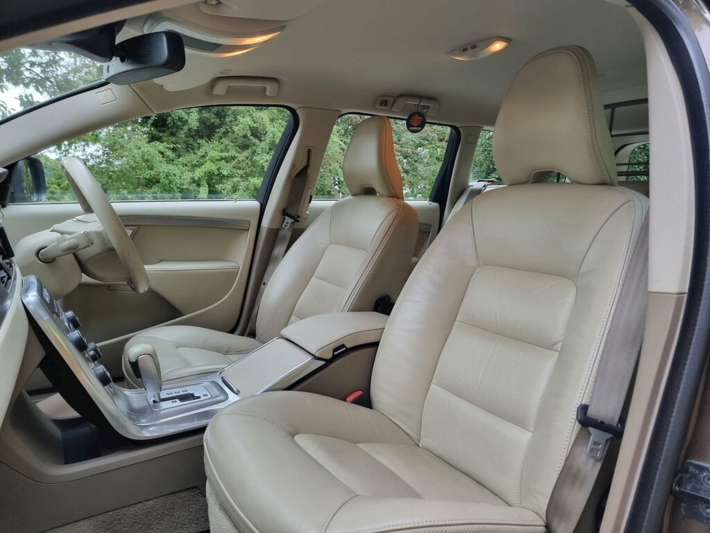 Volvo XC70 2.0 D3 Se Lux Estate Geartronic Euro 5 Brown #2