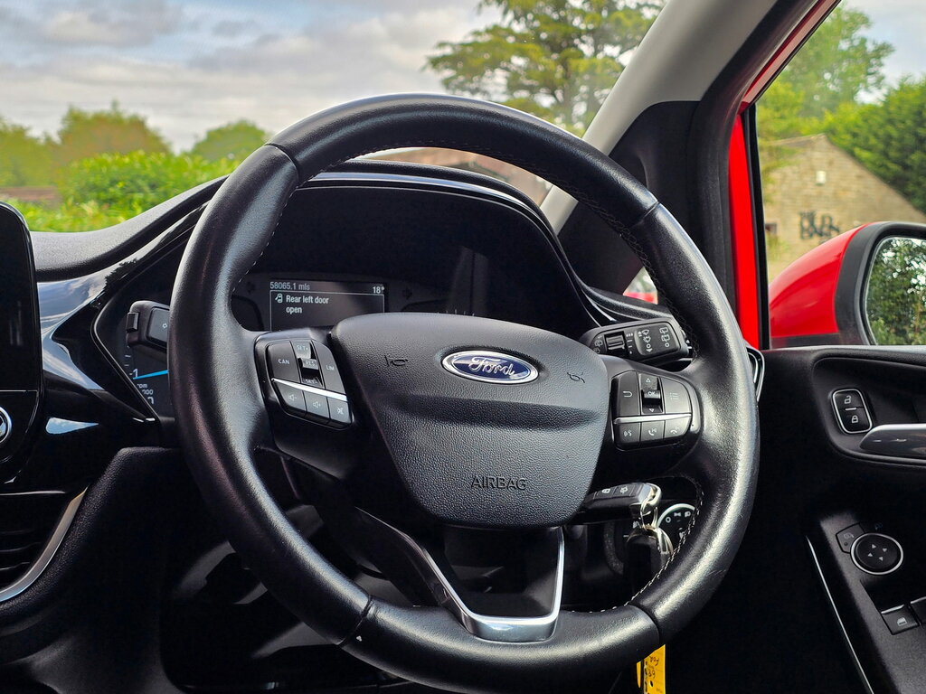 Ford Fiesta 1.1 Ti-vct Zetec Hatchback Euro Red #4