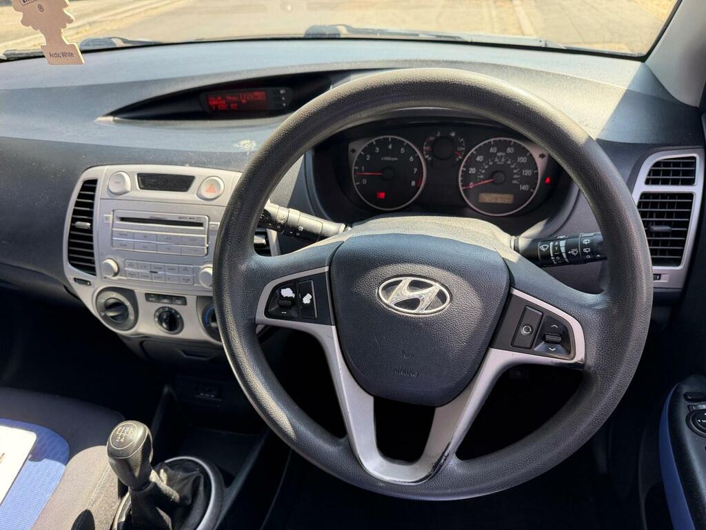 Hyundai I20 1.4 Comfort Hatchback Euro 4 99 Red #17