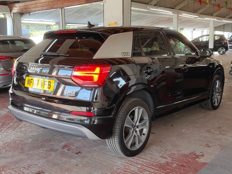 Audi Q2 2.0 Tdi S Line Black #6