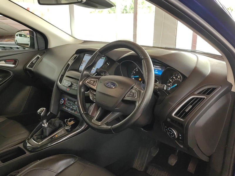 Ford Focus 1.0T Ecoboost Titanium Hatchback Blue #5