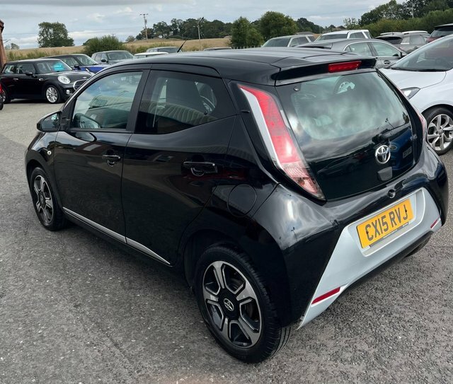 Toyota Aygo 1.0 Vvt-i X-clusiv Hatchback Black #4