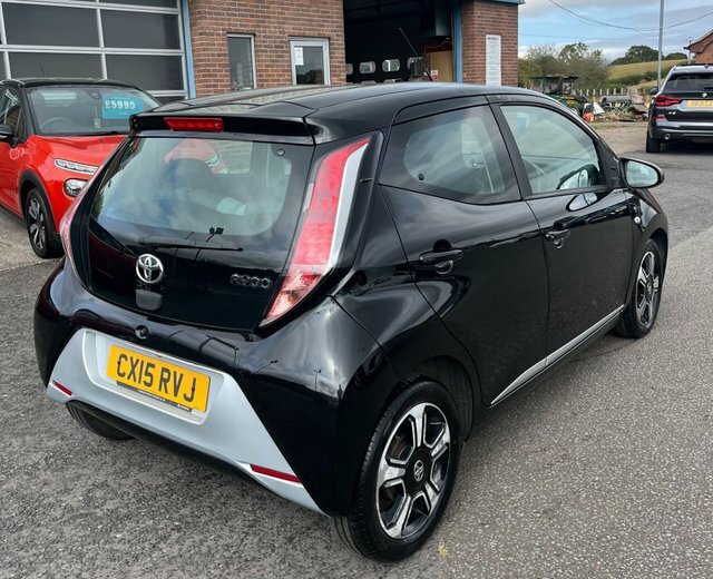 Toyota Aygo 1.0 Vvt-i X-clusiv Hatchback Black #2