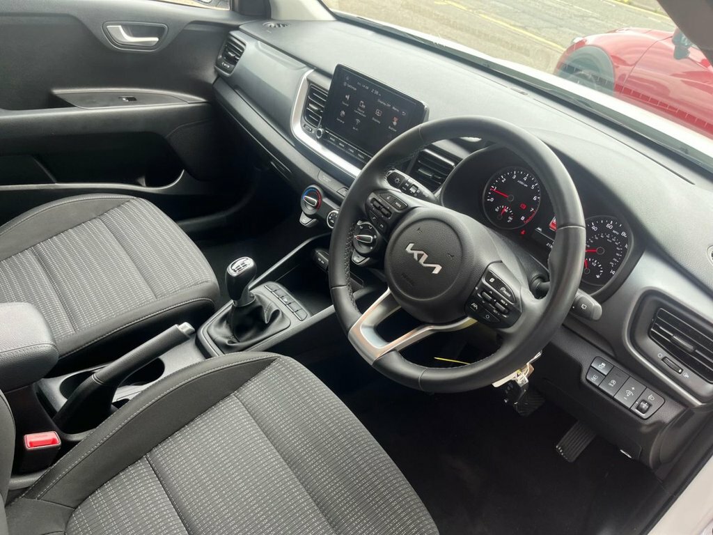 Kia Stonic 1L 2 White #5