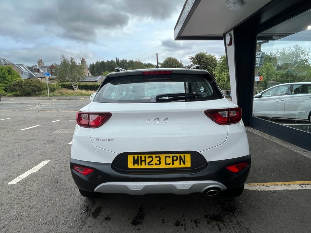 Kia Stonic 1L 2 White #4