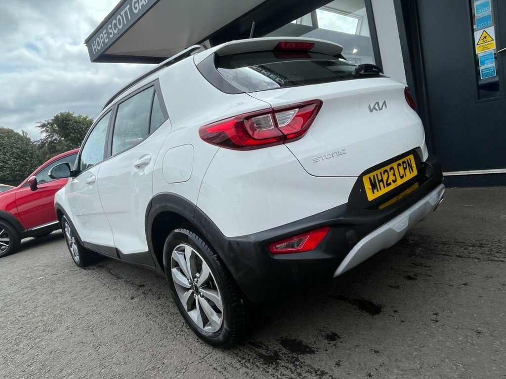 Kia Stonic 1L 2 White #3