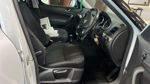 Skoda Yeti 2014 1.2 Tsi Se Dsg Euro 5 Red #11