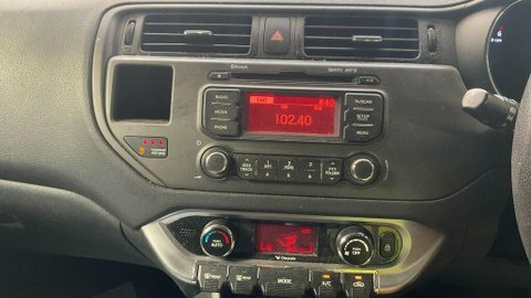 Kia RIO 1.25 1 Air Hatchback Euro 5 84 White #10