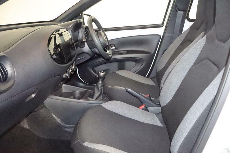 Toyota Aygo X 1.0 Vvt-i Pure Euro 6 Ss White #2