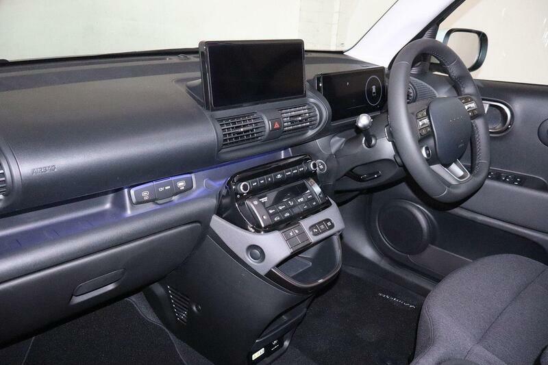 Hyundai Inster Long Range 49Kwh 02 Beige #2