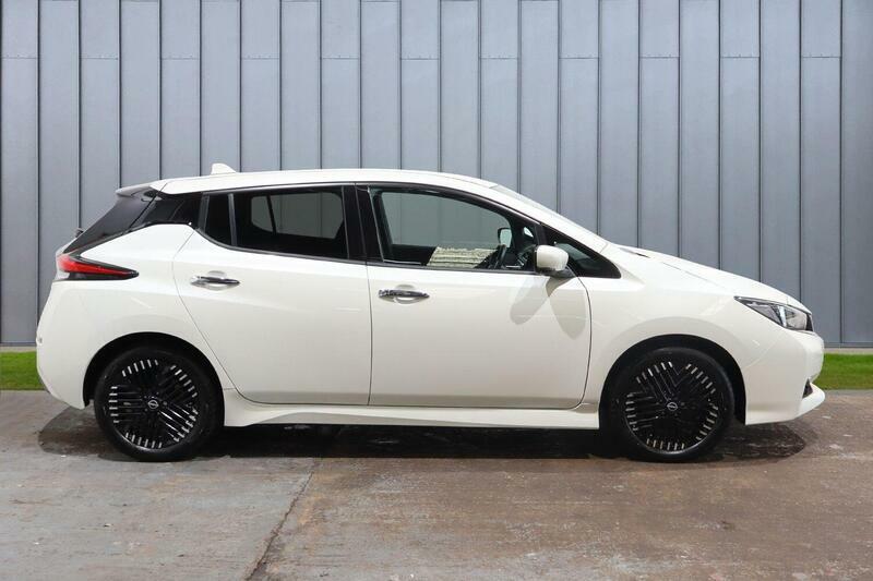 Nissan Leaf Nissan Leaf 39Kwh Tekna Hatchback Aut White #8