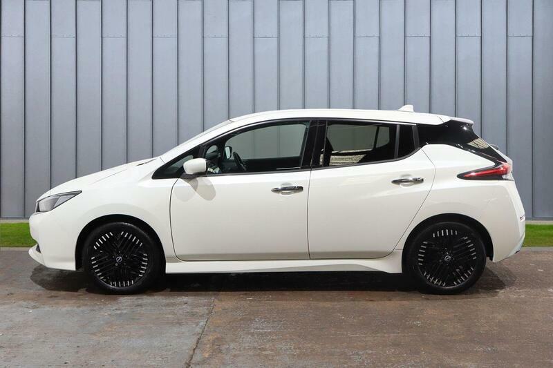 Nissan Leaf 39Kwh N-connecta White #6