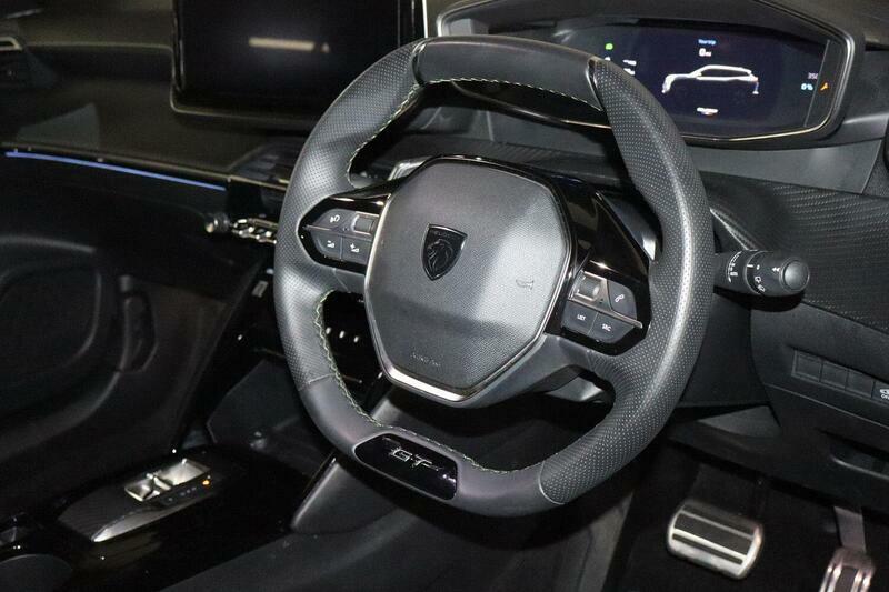 Peugeot 2008 1.2 Puretech 130 Allure Eat8 Black #14