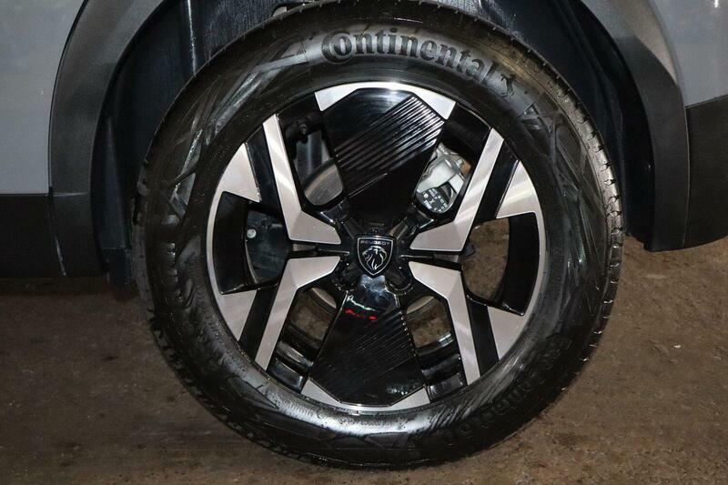 Peugeot 2008 1.2 Puretech 130 Allure Eat8 Black #17