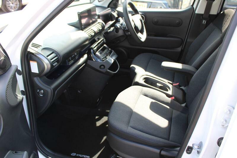Hyundai Inster Long Range 49Kwh 02 White #2