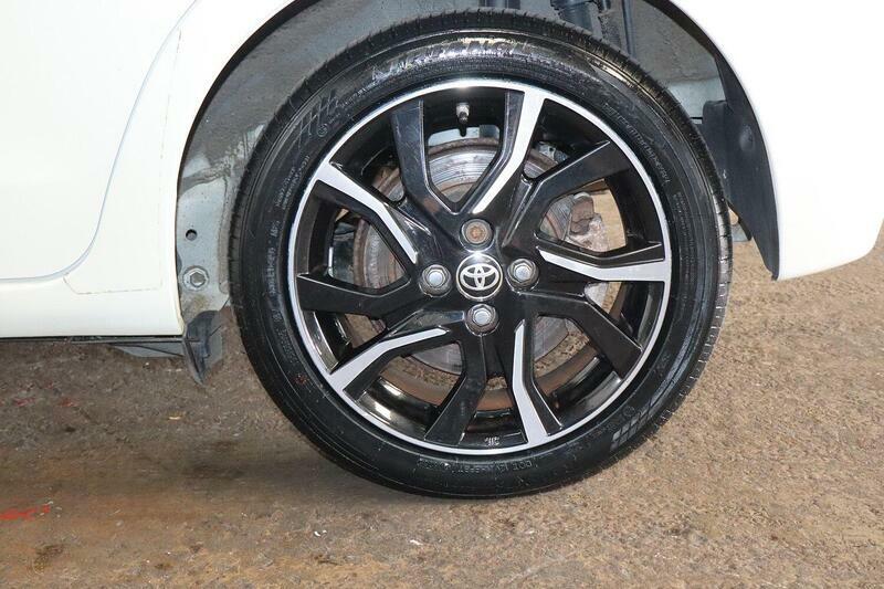 Toyota Yaris 1.5 Vvt-h Icon Hatchback Hybrid E-cvt E Red #14