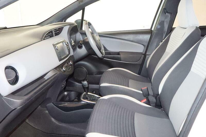 Toyota Yaris 1.5 Vvt-h Icon Hatchback Hybrid E-cvt E Red #19
