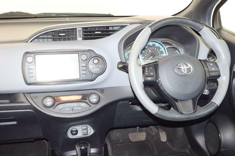 Toyota Yaris 1.5 Vvt-h Icon Hatchback Hybrid E-cvt E Red #10