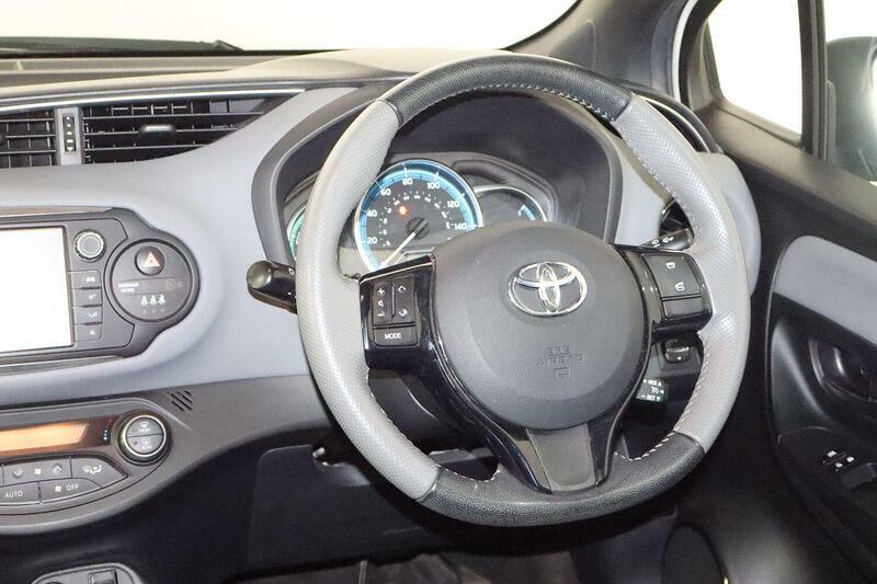 Toyota Yaris 1.5 Vvt-h Icon Hatchback Hybrid E-cvt E Red #18