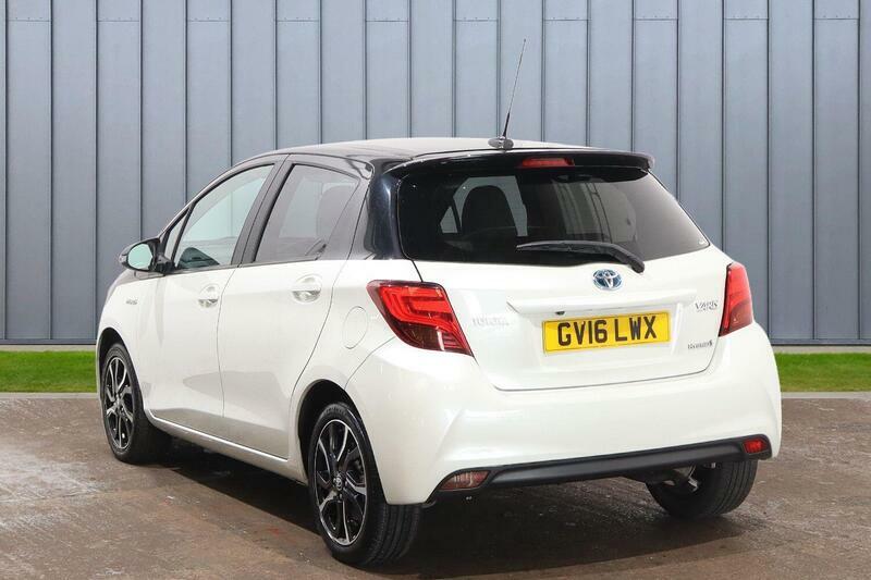 Toyota Yaris 1.5 Vvt-h Design E-cvt Euro 6 White #4