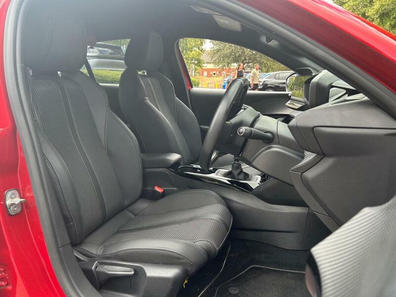 Peugeot 208 1.2 Puretech Gt Euro 6 Ss Red #2