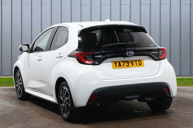 Toyota Yaris 1.5 Vvt-h Design E-cvt Euro 6 Ss White #3