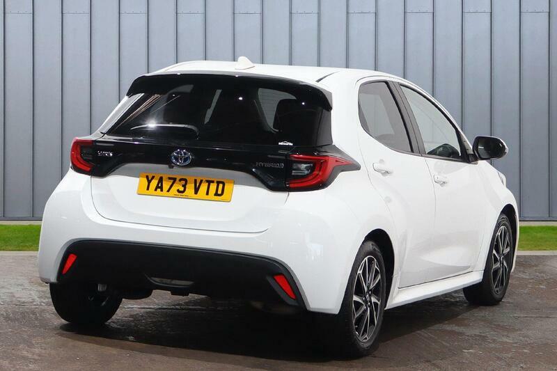 Toyota Yaris 1.5 Vvt-h Design E-cvt Euro 6 Ss White #4