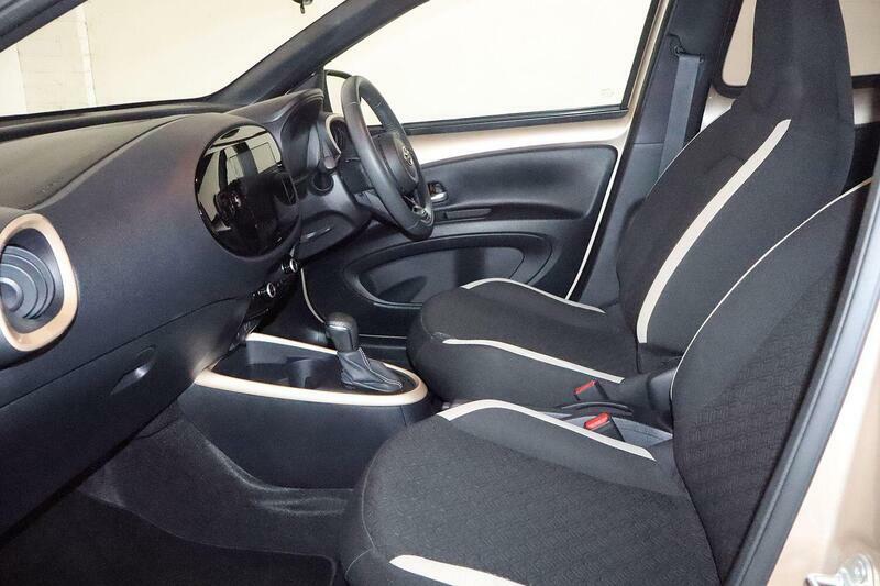 Toyota Aygo X 1.0 Vvt-i Edge X-shift Euro 6 Ss Beige #2