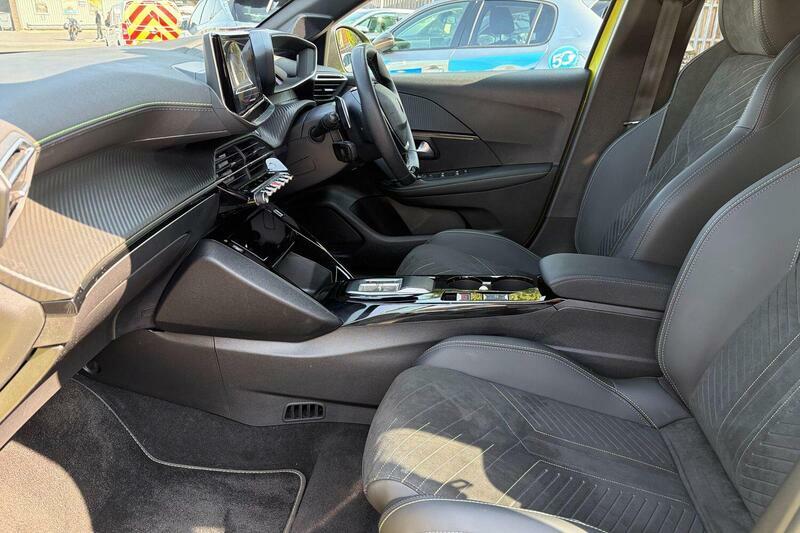 Peugeot 208 1.2 Gt Premium E-dsc6 Euro 6 Ss Yellow #2