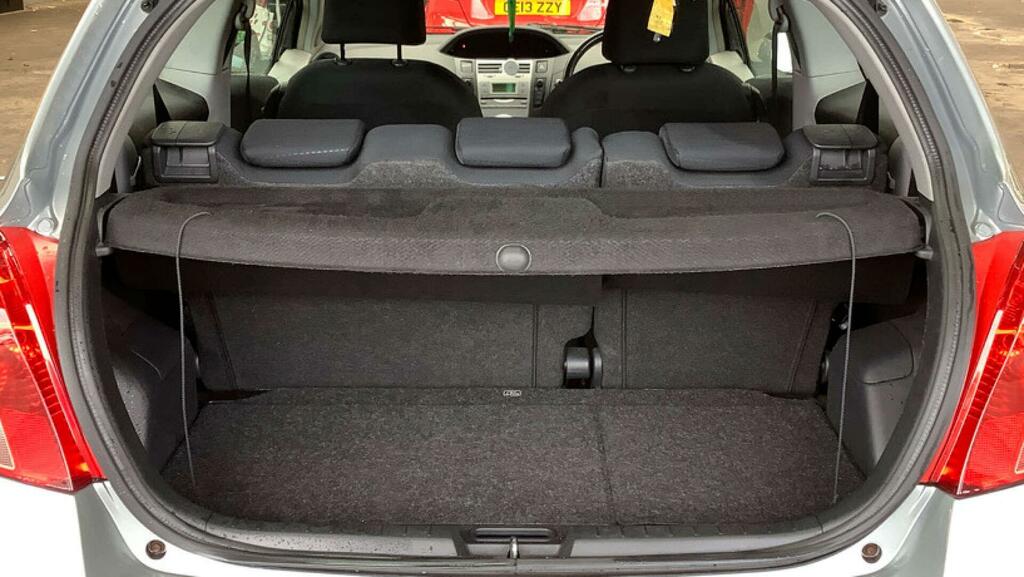 Toyota Yaris 1.3 Vvt-i Zinc Black #8