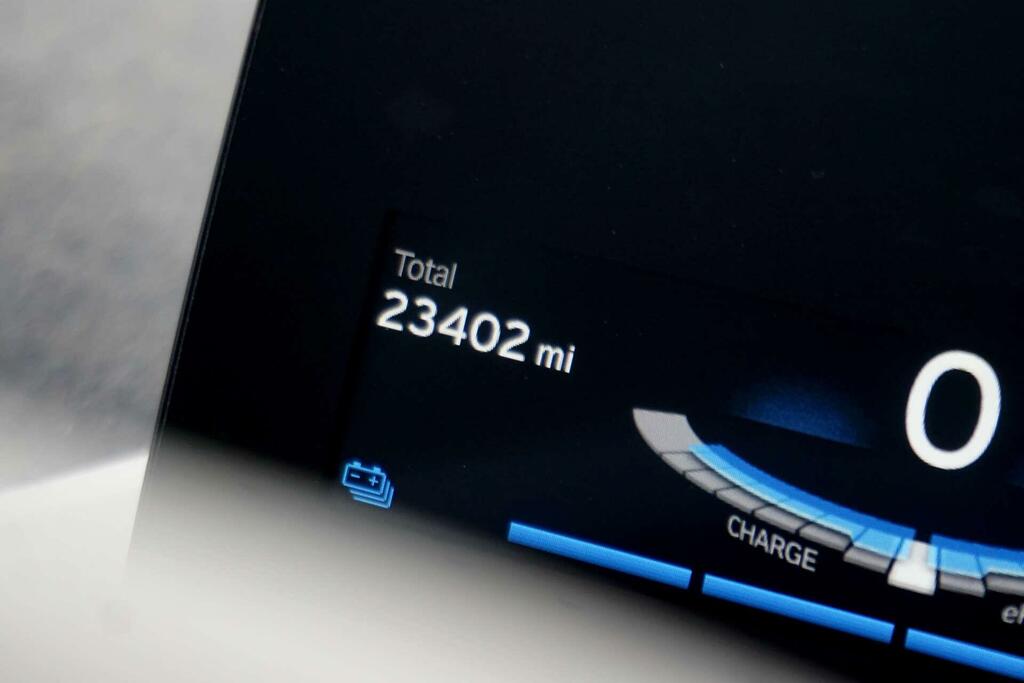 BMW i3 42.2Kwh Auto 5dr FJ20TYO White #3