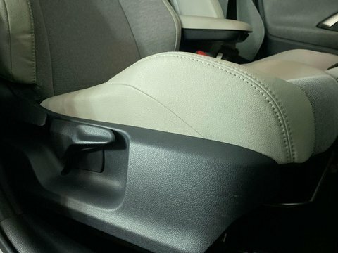 Toyota Yaris Design White #26