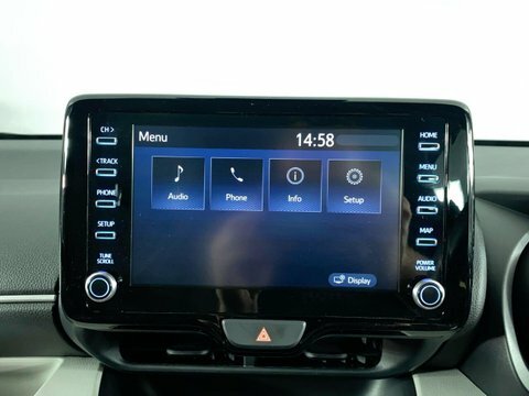 Toyota Yaris Design White #20