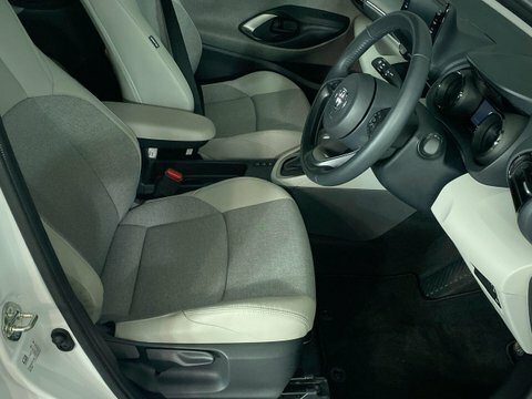 Toyota Yaris Design White #15