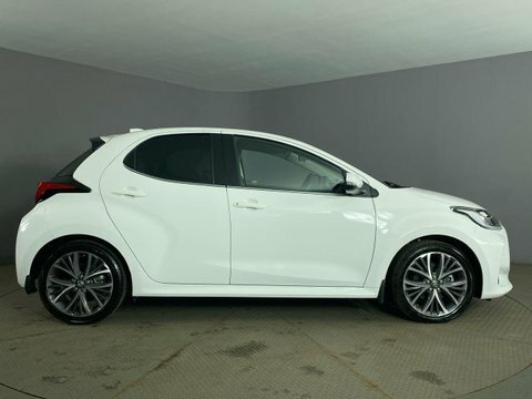 Toyota Yaris Design White #9