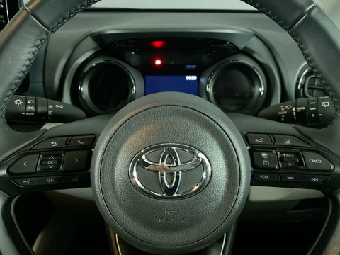 Toyota Yaris Design White #22