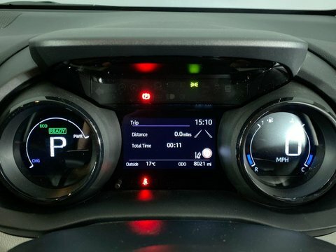 Toyota Yaris Design White #28